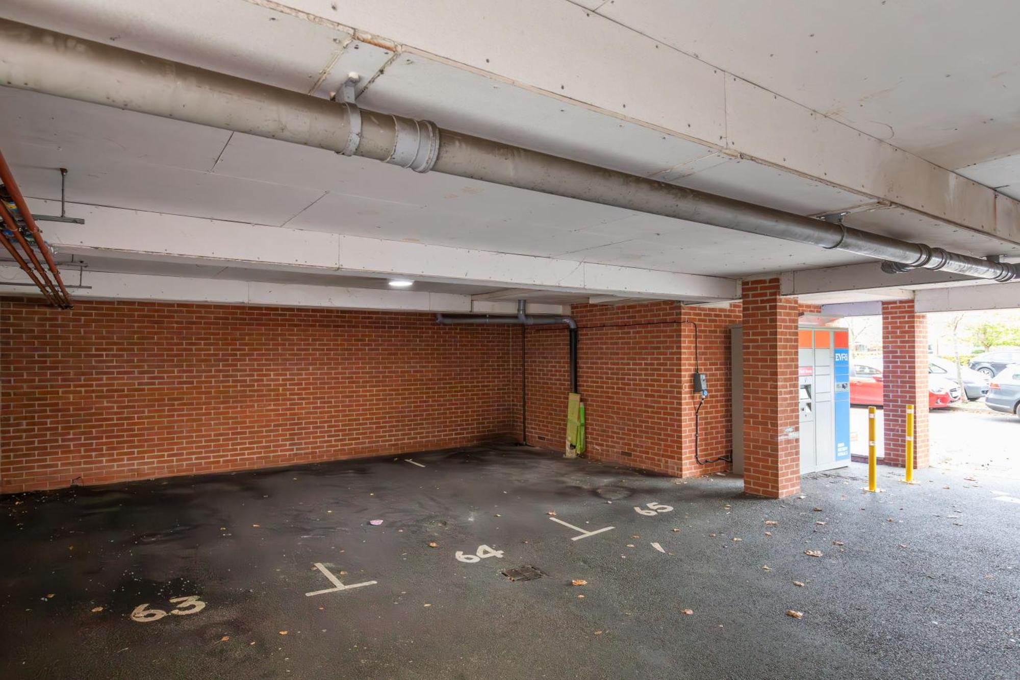 Spacious Heathrow 2-bed With London Access - Free Parking Feltham