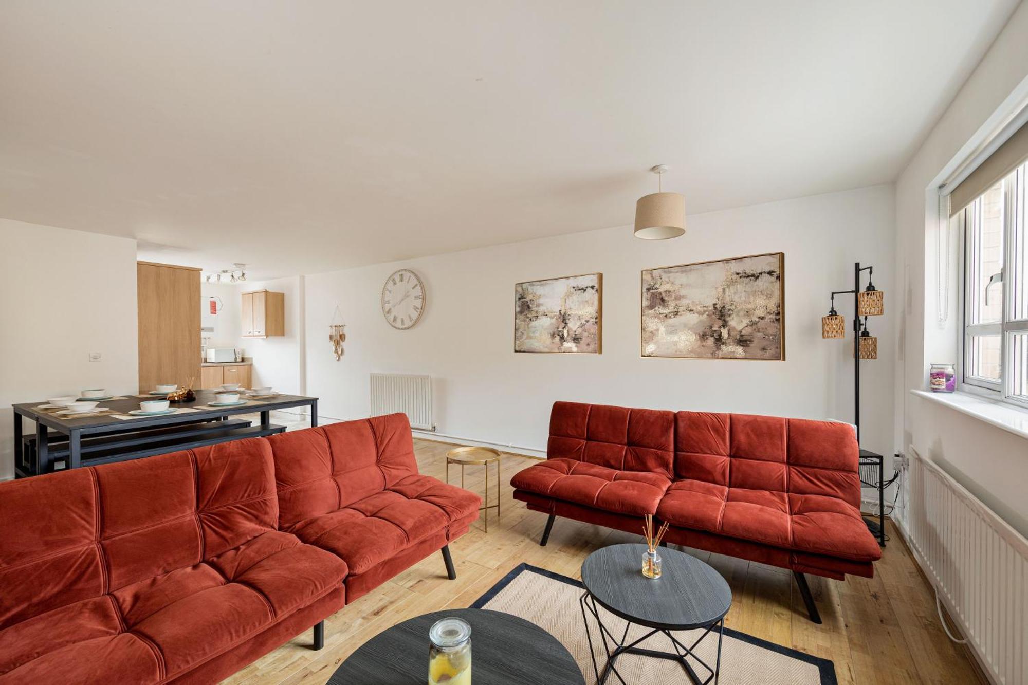 Spacious Heathrow 2-bed With London Access - Free Parking Apartment *